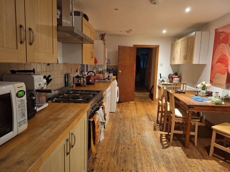 Room Antill Road in Greater London