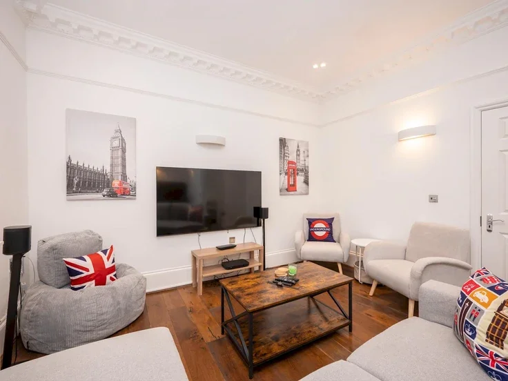 Flat East Passage in City of London