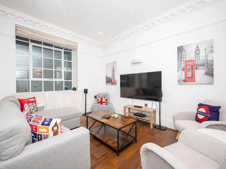 Flat East Passage in City of London