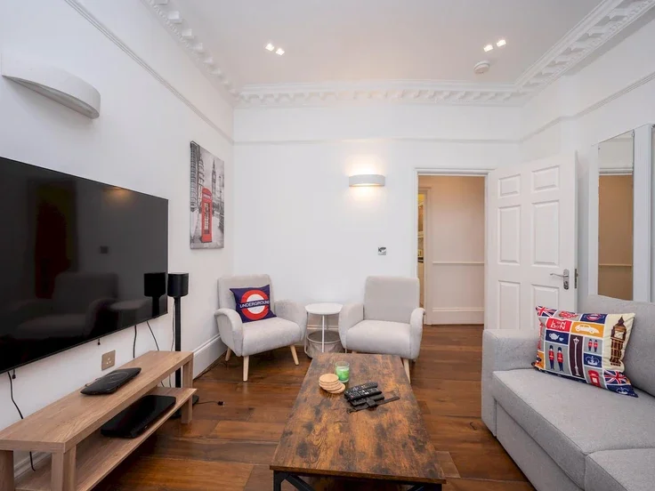 Flat East Passage in City of London