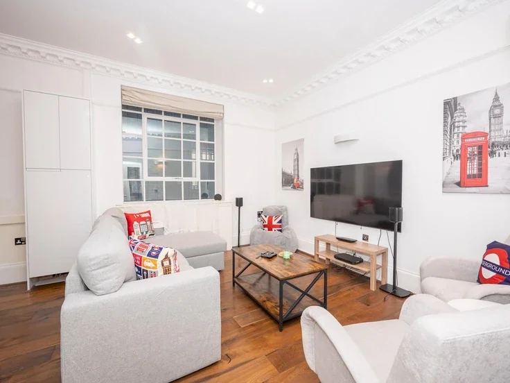 Flat East Passage in City of London