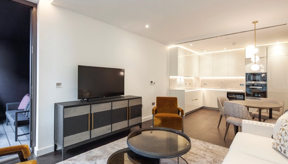 Flat Ponton Road in Greater London