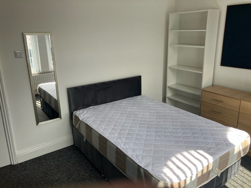 Room Albert Road in Middlesbrough