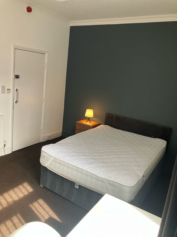Room Albert Road in Middlesbrough