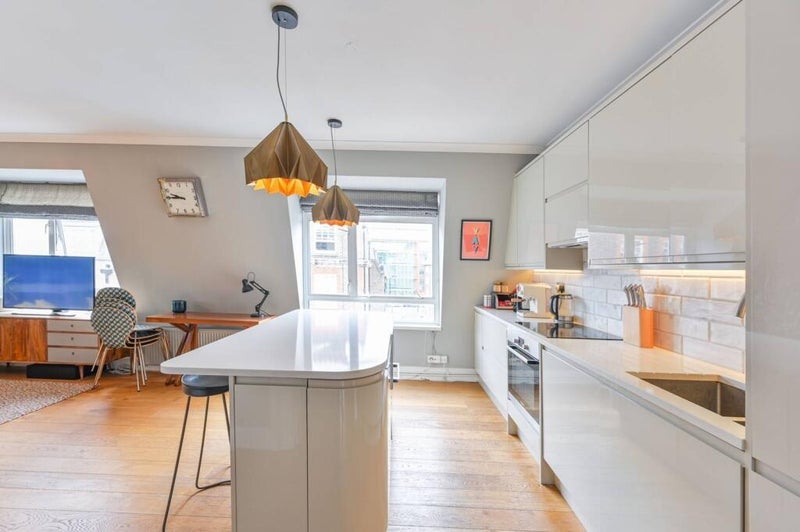 Room Catherine Place in City of Westminster