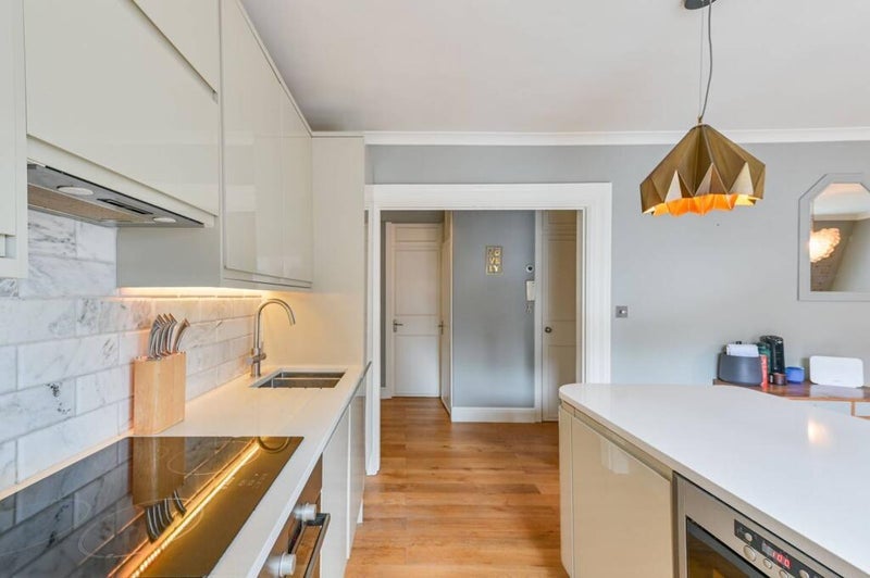 Room Catherine Place in City of Westminster