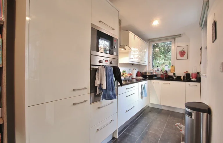 Flat Hammersmith Road in Greater London