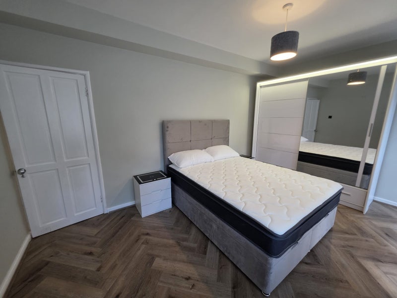 Room Albert Drive in Greater London