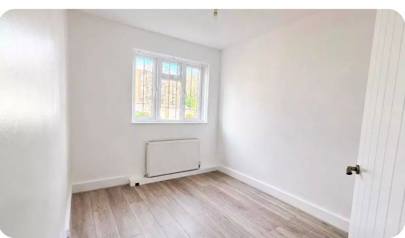 Room Morval Road in Greater London