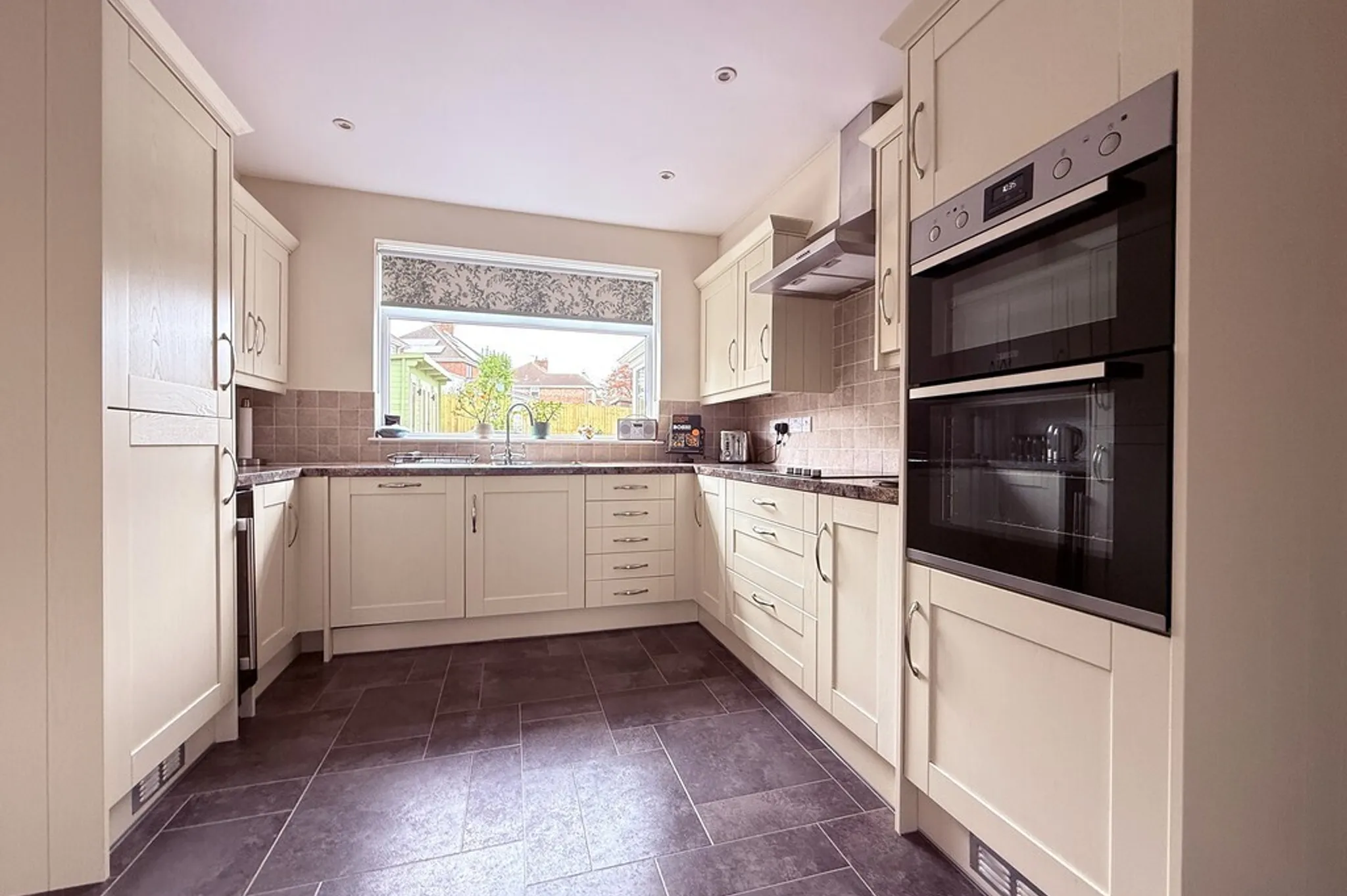 Flat Colles Close in Wells
