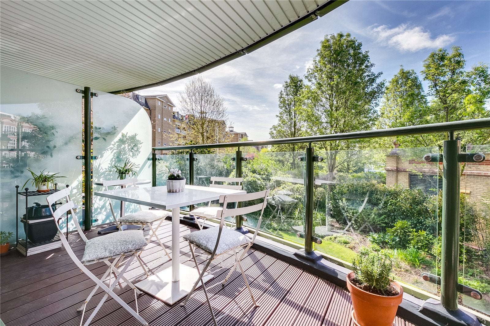Flat Brasenose Drive in Greater London