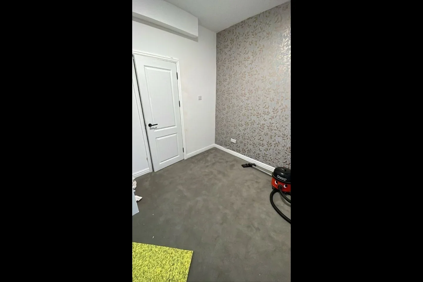 Room Glencoe Avenue in Greater London