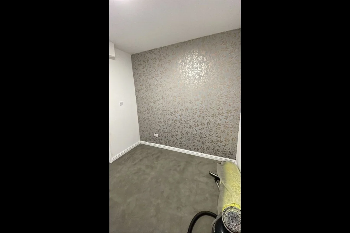 Room Glencoe Avenue in Greater London