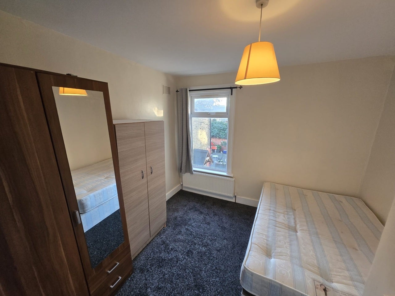 Flat Nelson Street in Greater London