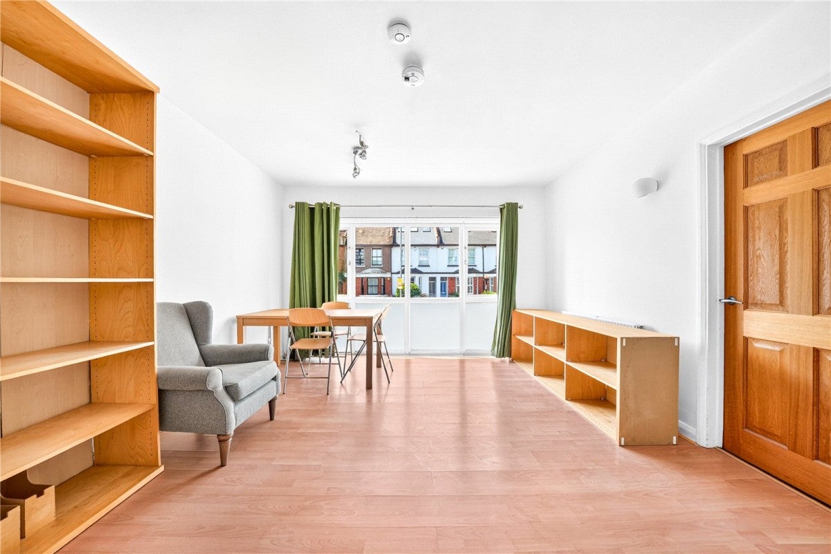 Flat Shernhall Street in Greater London