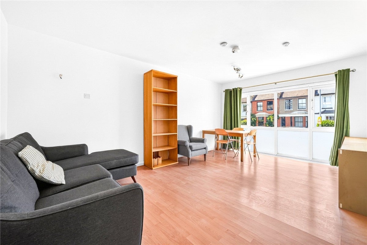 Flat Shernhall Street in Greater London