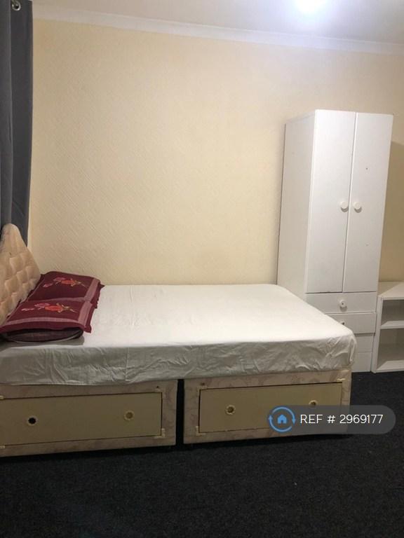 Room Longbridge Road in Greater London