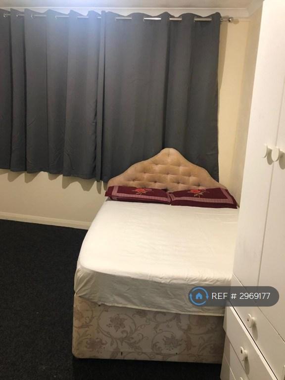 Room Longbridge Road in Greater London