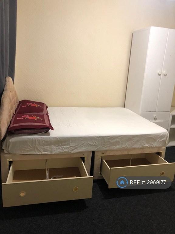 Room Longbridge Road in Greater London