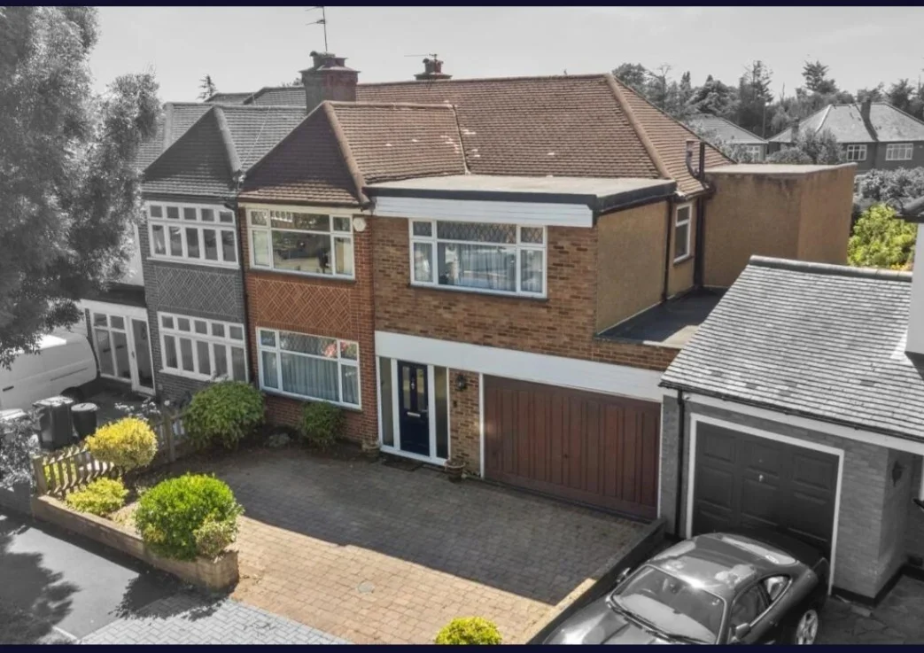 Room Trevelyan Crescent in Greater London