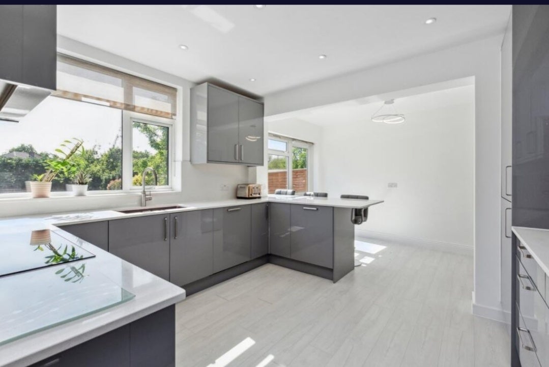Room Trevelyan Crescent in Greater London