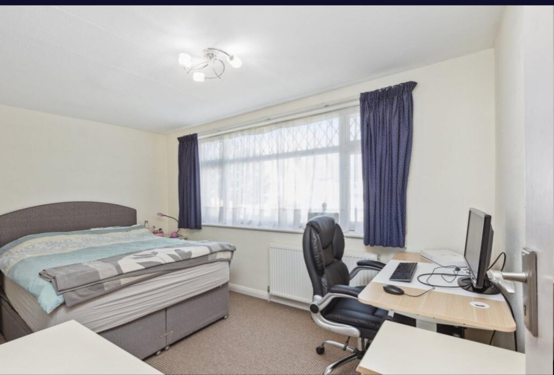 Room Trevelyan Crescent in Greater London