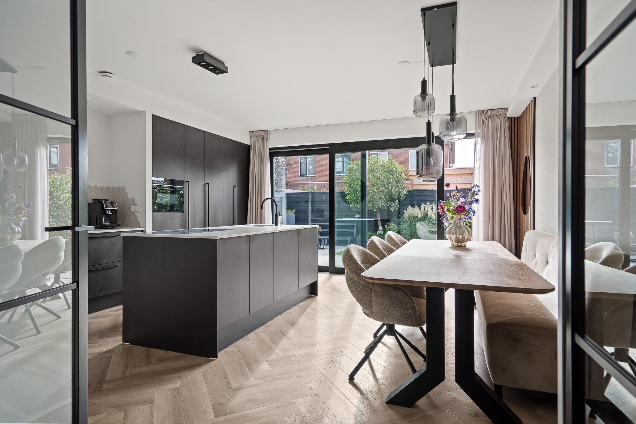 Tussenwoning te koop: Kapelmuur 14, Houten