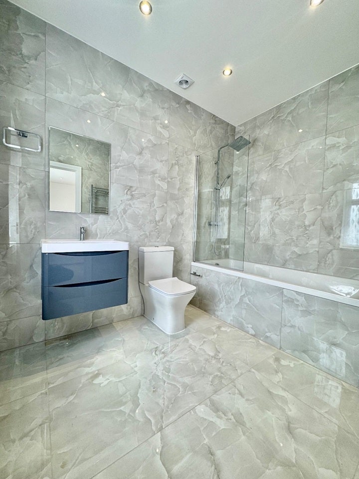 Flat Harrow View in Greater London