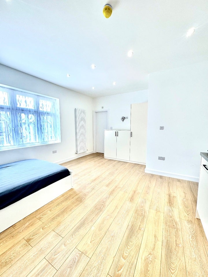 Flat Harrow View in Greater London