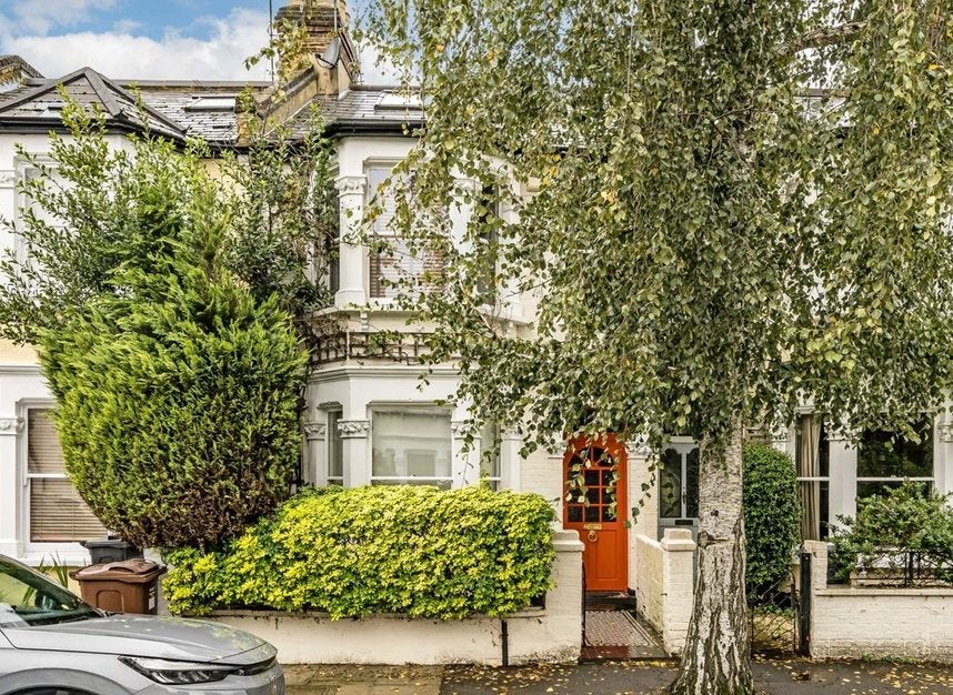 House Whitehall Park Road in Greater London