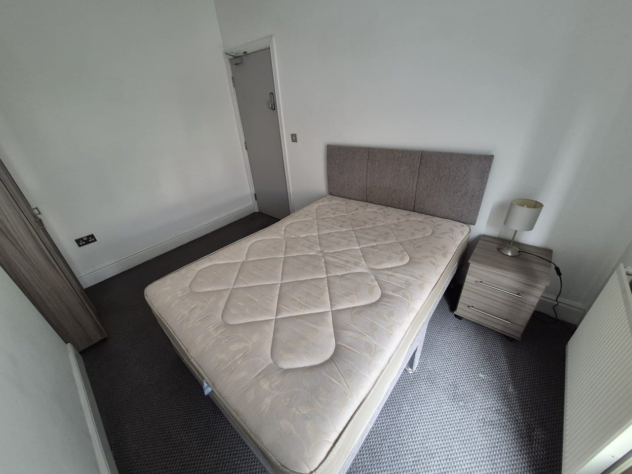 Room Saint Matthew Street in Hull