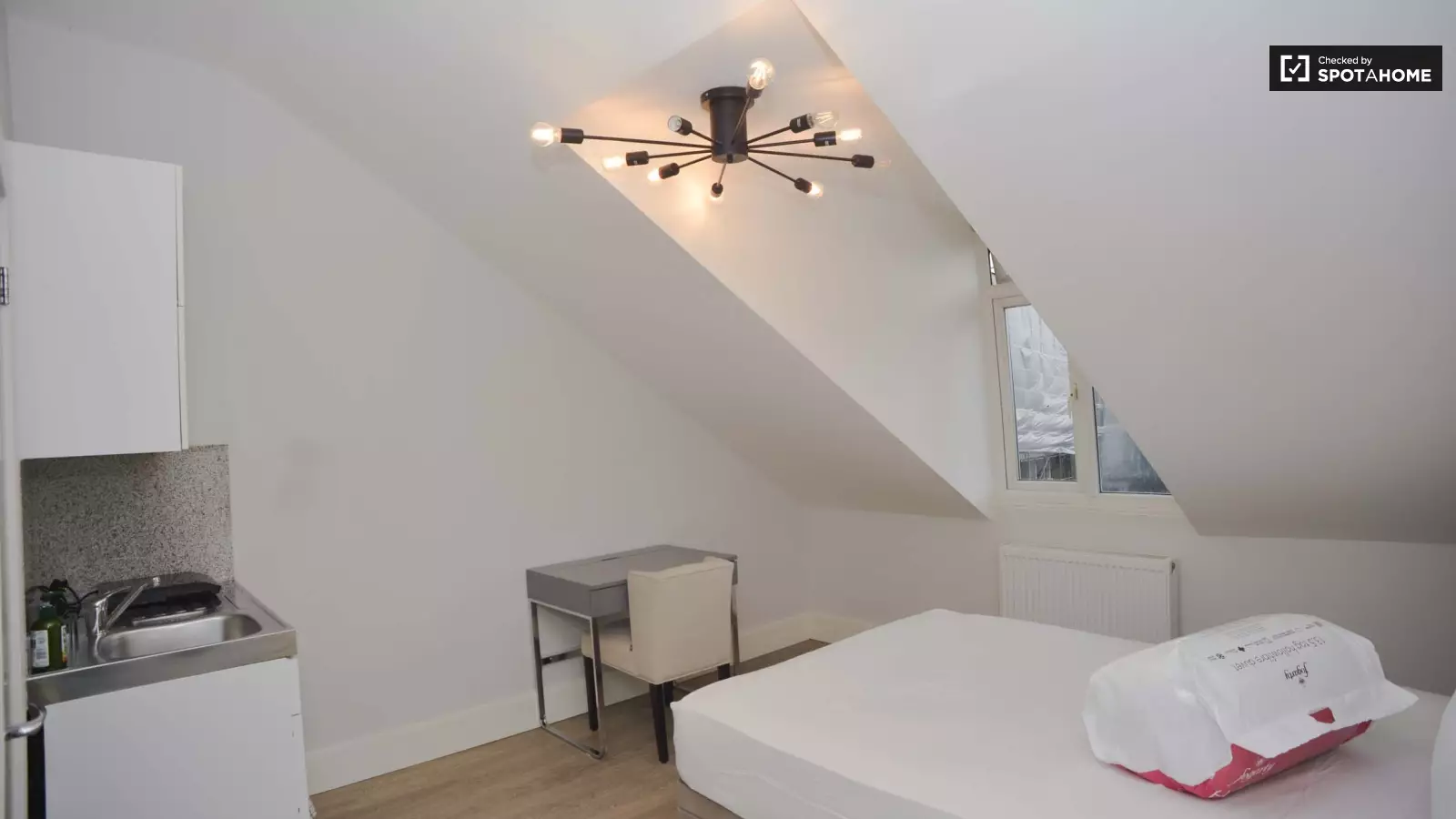 Flat Old Brompton Road in Greater London
