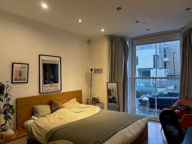 Room Sparsholt Road in Greater London