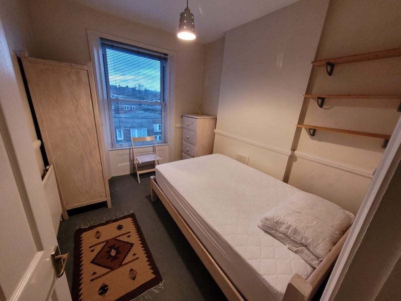 Room Garlinge Road in Greater London