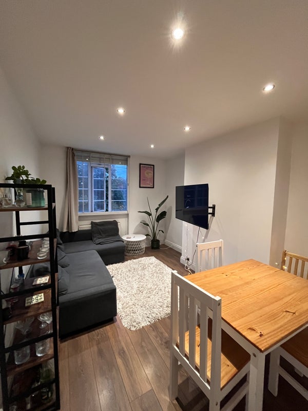 Room Pentonville Road in Greater London