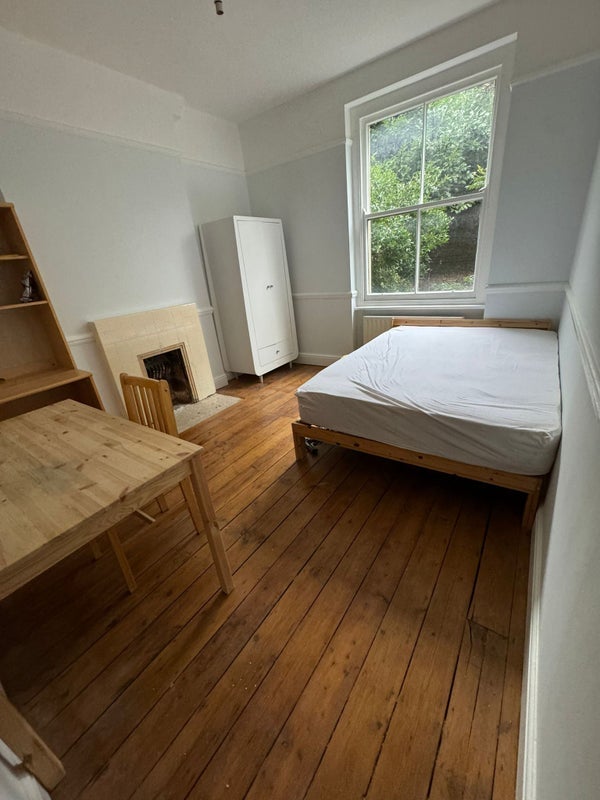 Room New Cross Road in Greater London
