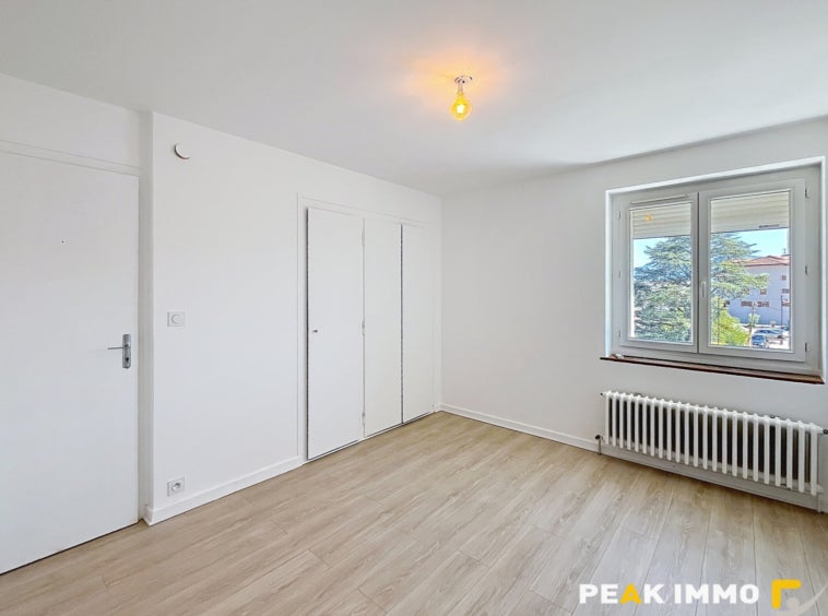 Flat Route des Perosais in Cranves-Sales