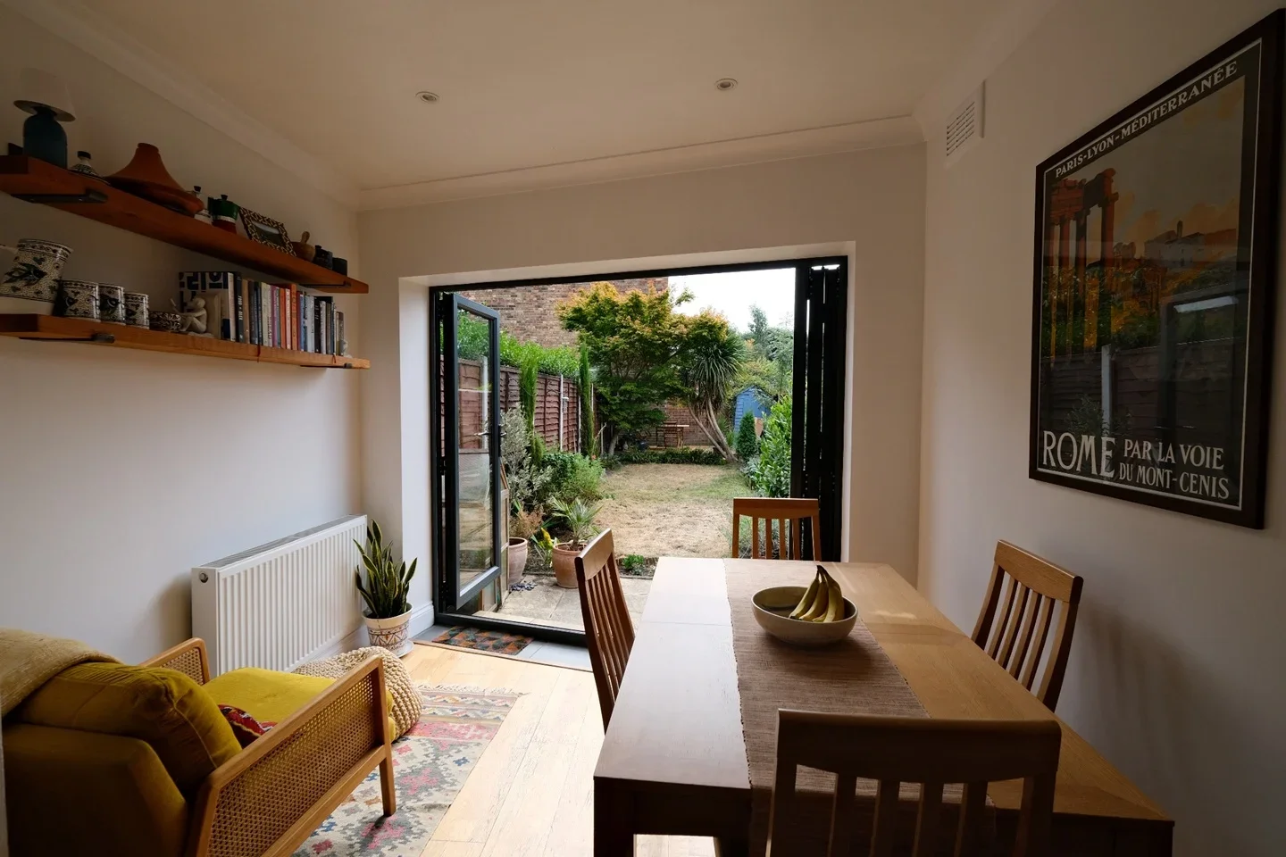 Flat Hainault Road in Greater London