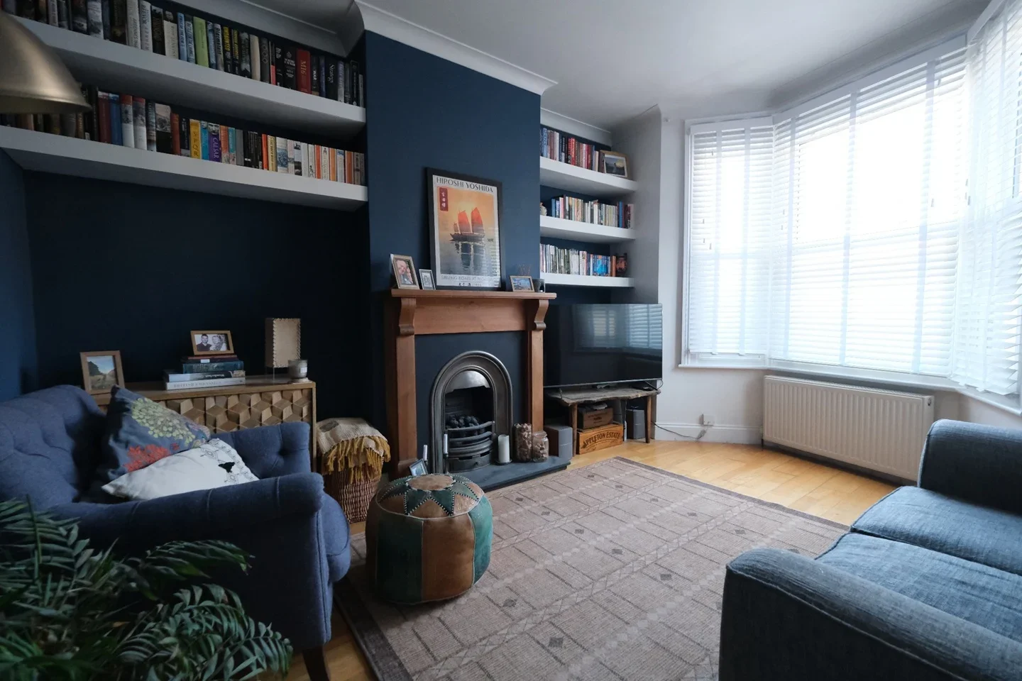 Flat Hainault Road in Greater London