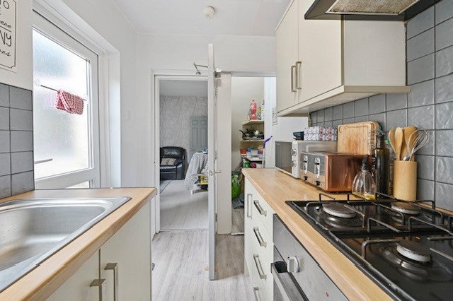 Flat Wellfield Road in Preston