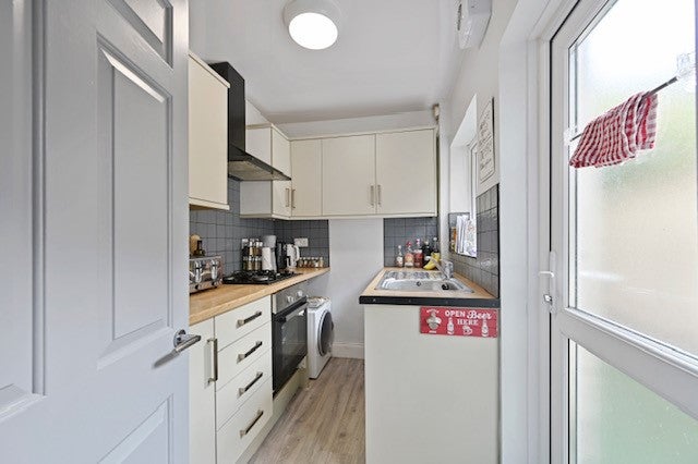 Flat Wellfield Road in Preston