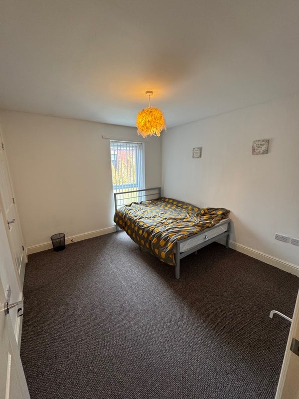Room Fir Street in Salford