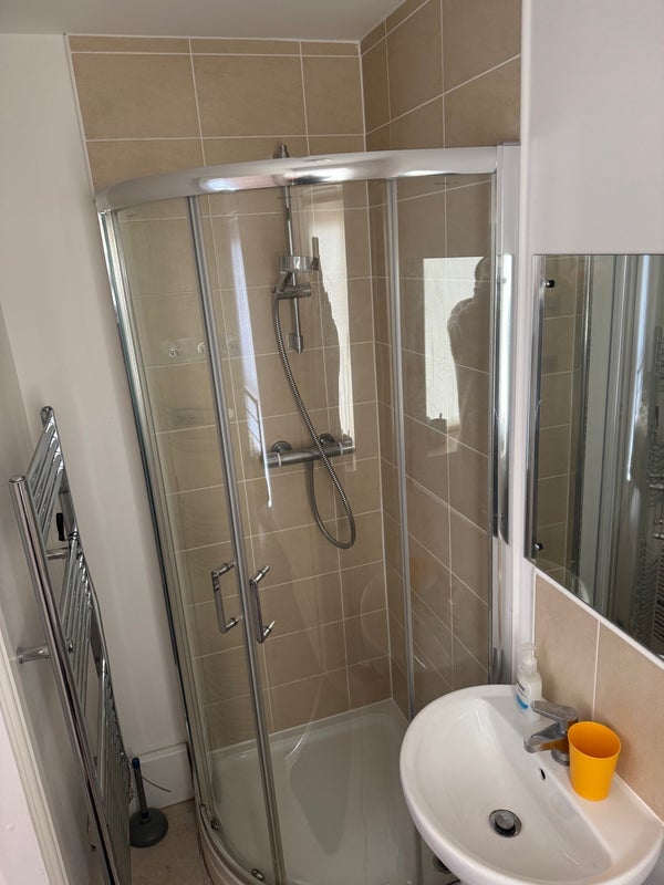 Room Fir Street in Salford