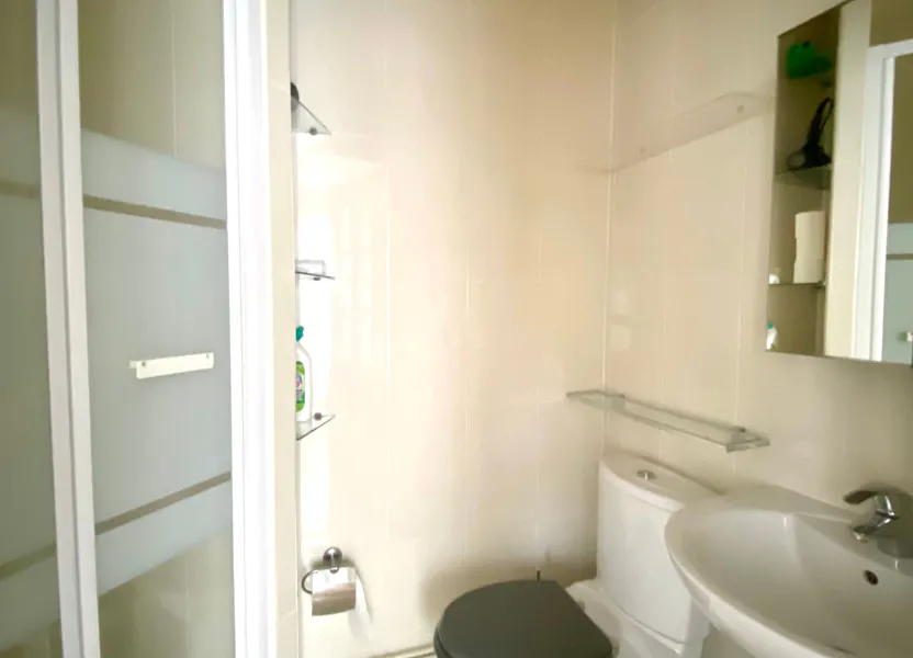 Chambre Rue Coysevox à Paris