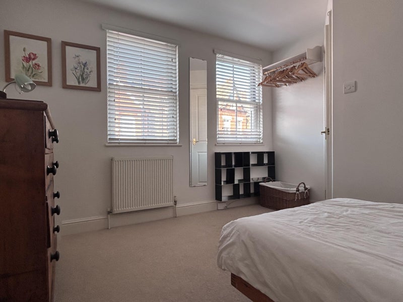 Room Shrubbery Road in Greater London
