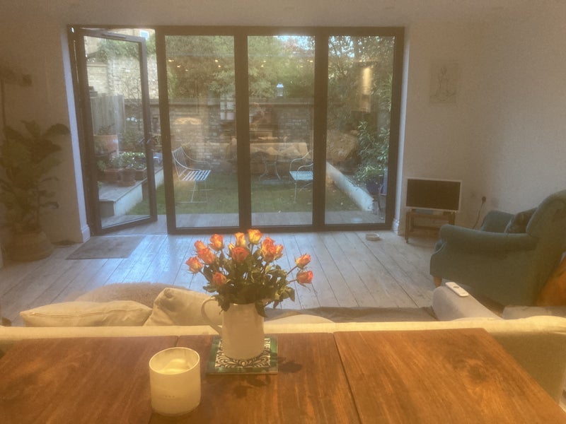Room Shrubbery Road in Greater London