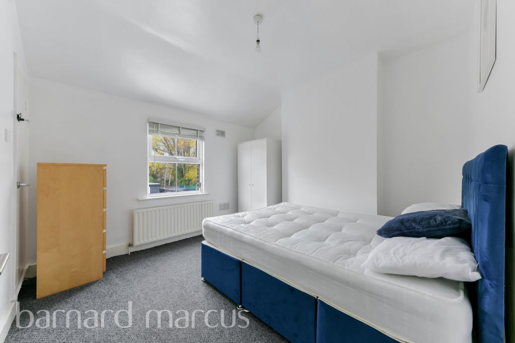 Flat Beaumont Road in London