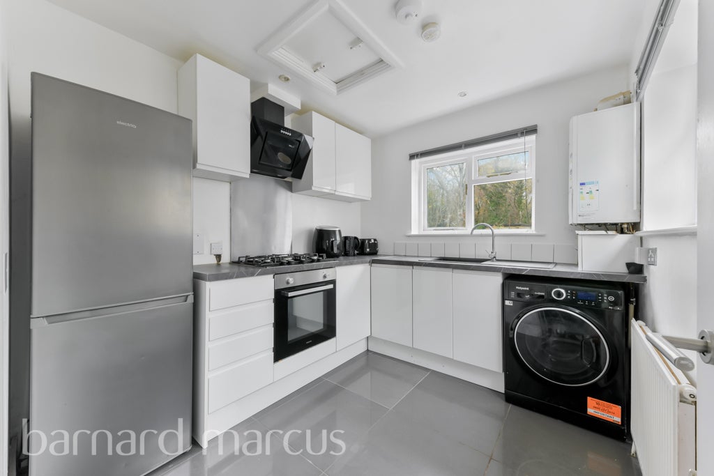 Flat Beaumont Road in London