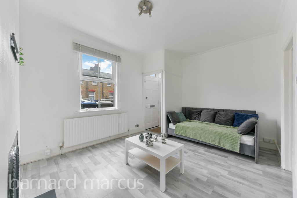 Flat Beaumont Road in London