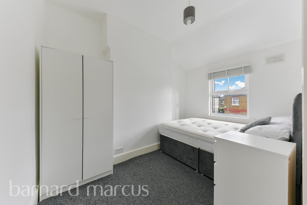 Flat Beaumont Road in London